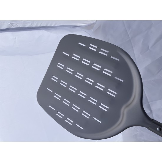 Pizzaspade i aluminium - kort, perforeret 