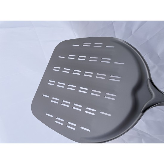 Pizzaspade i aluminium - kort, perforeret 