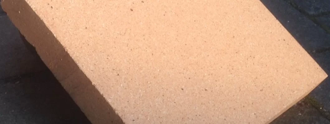 Hvad er forskellen på isolerende ildfaste sten og alm. ildfaste sten /chamotte sten?